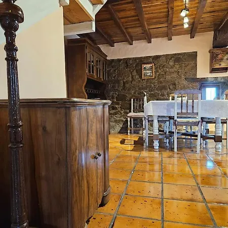 14a09 Casa De La Capilla * Colunga